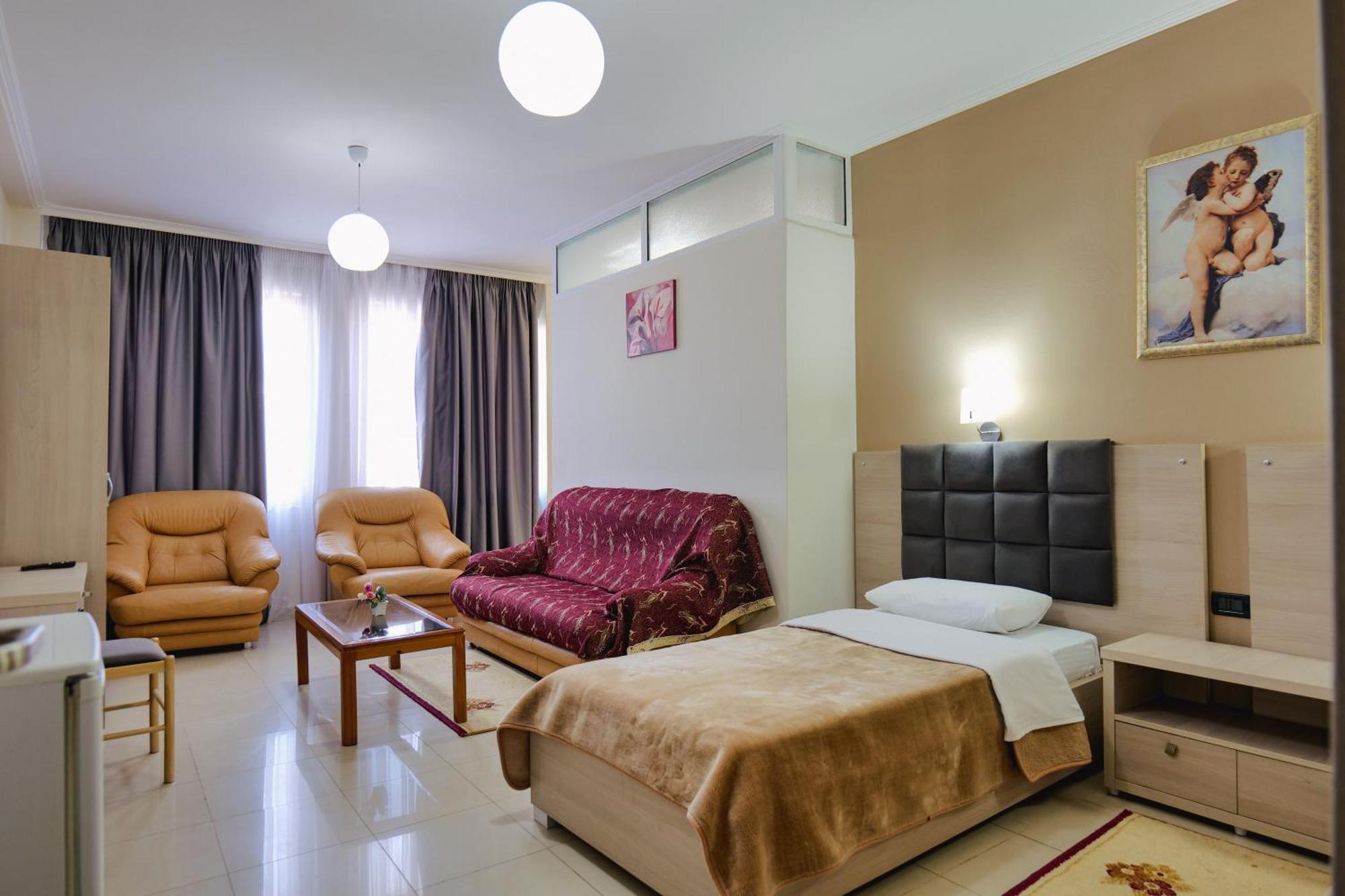 Hotel Mediterrane Sarande Exterior photo