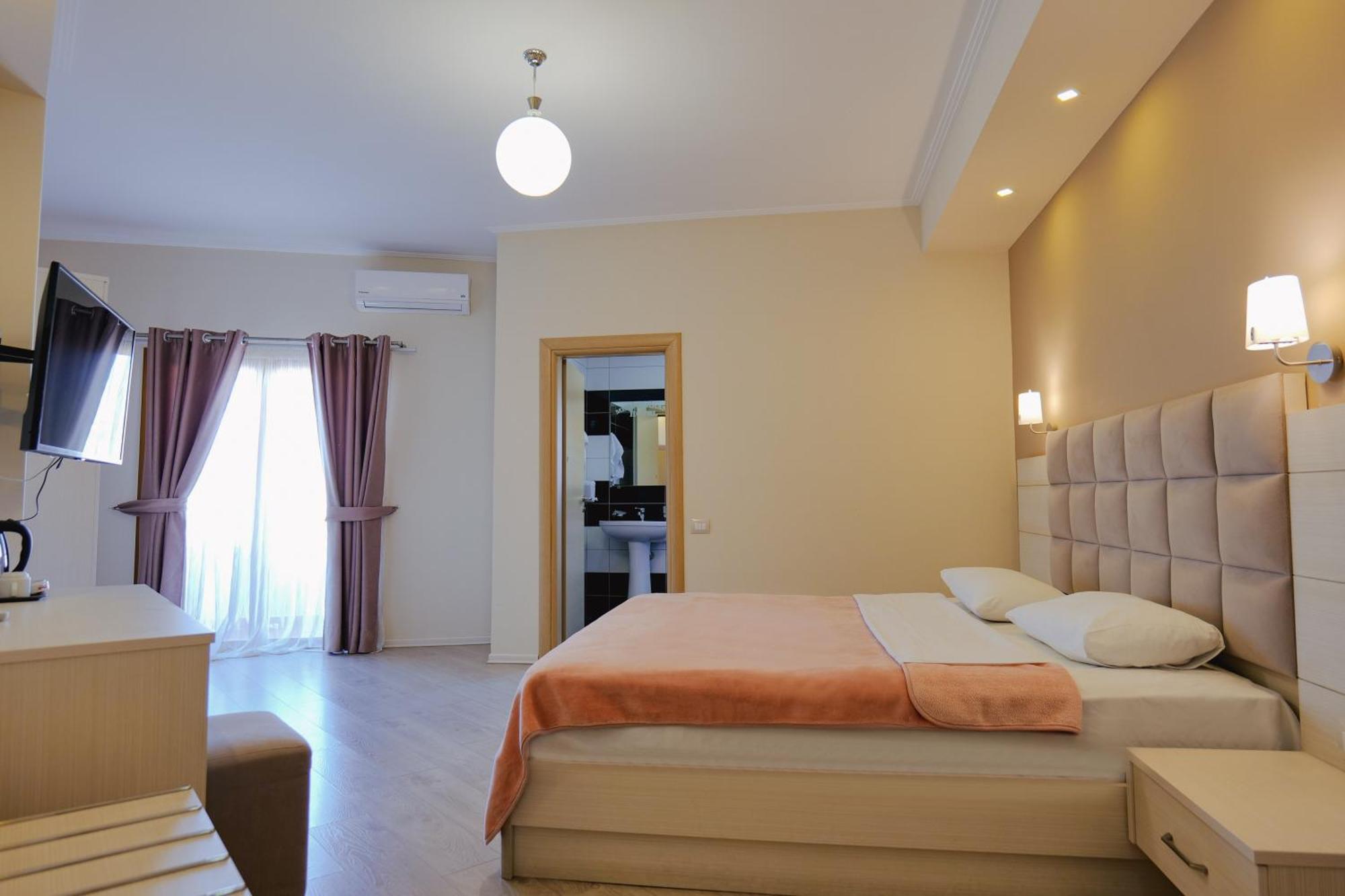 Hotel Mediterrane Sarande Exterior photo