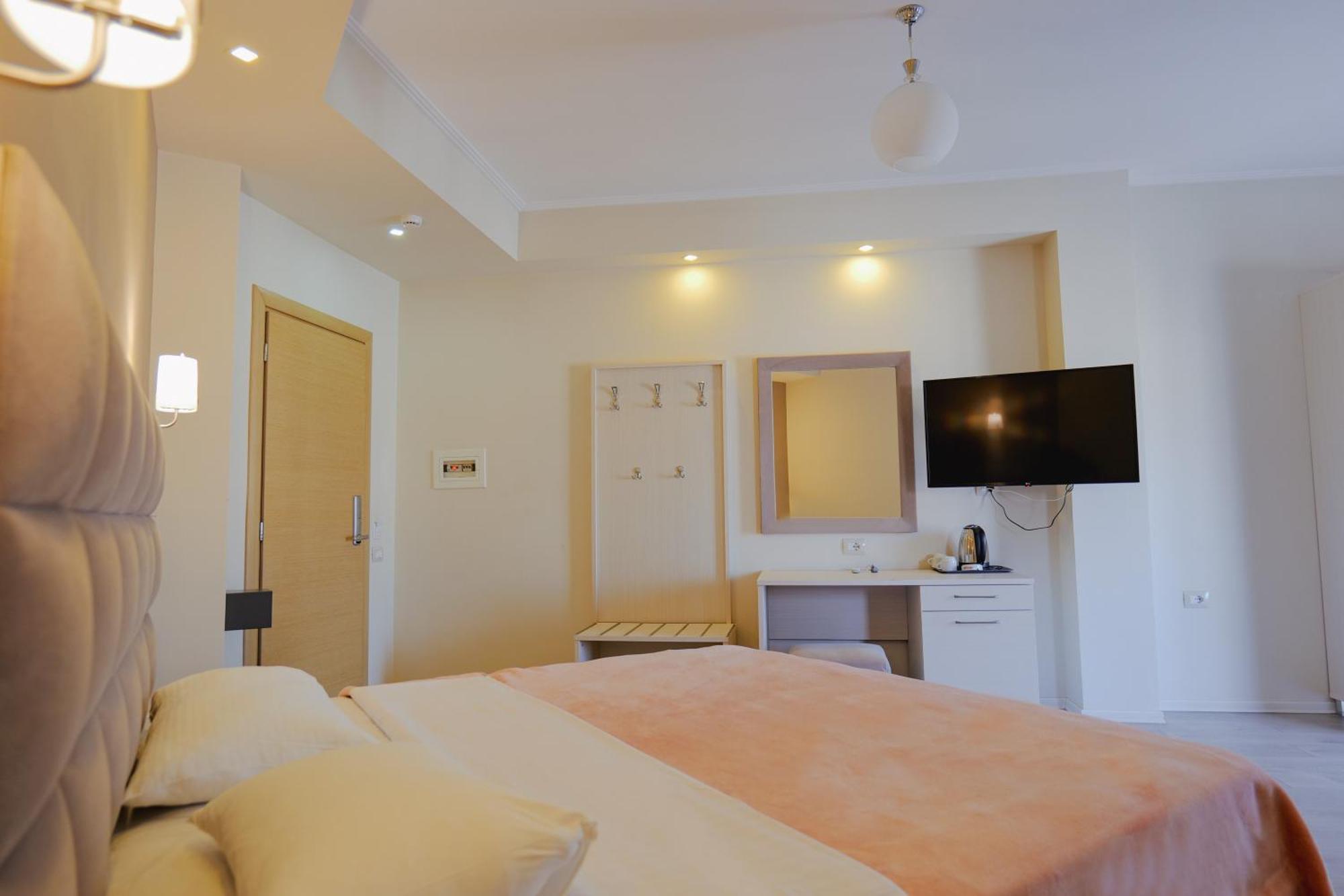 Hotel Mediterrane Sarande Exterior photo